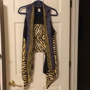 EUC, IMAN REVERSIBLE VEST,Tiger print  & BLACK COLOR,SIZE M/L, GORGEOUS!Size M/L